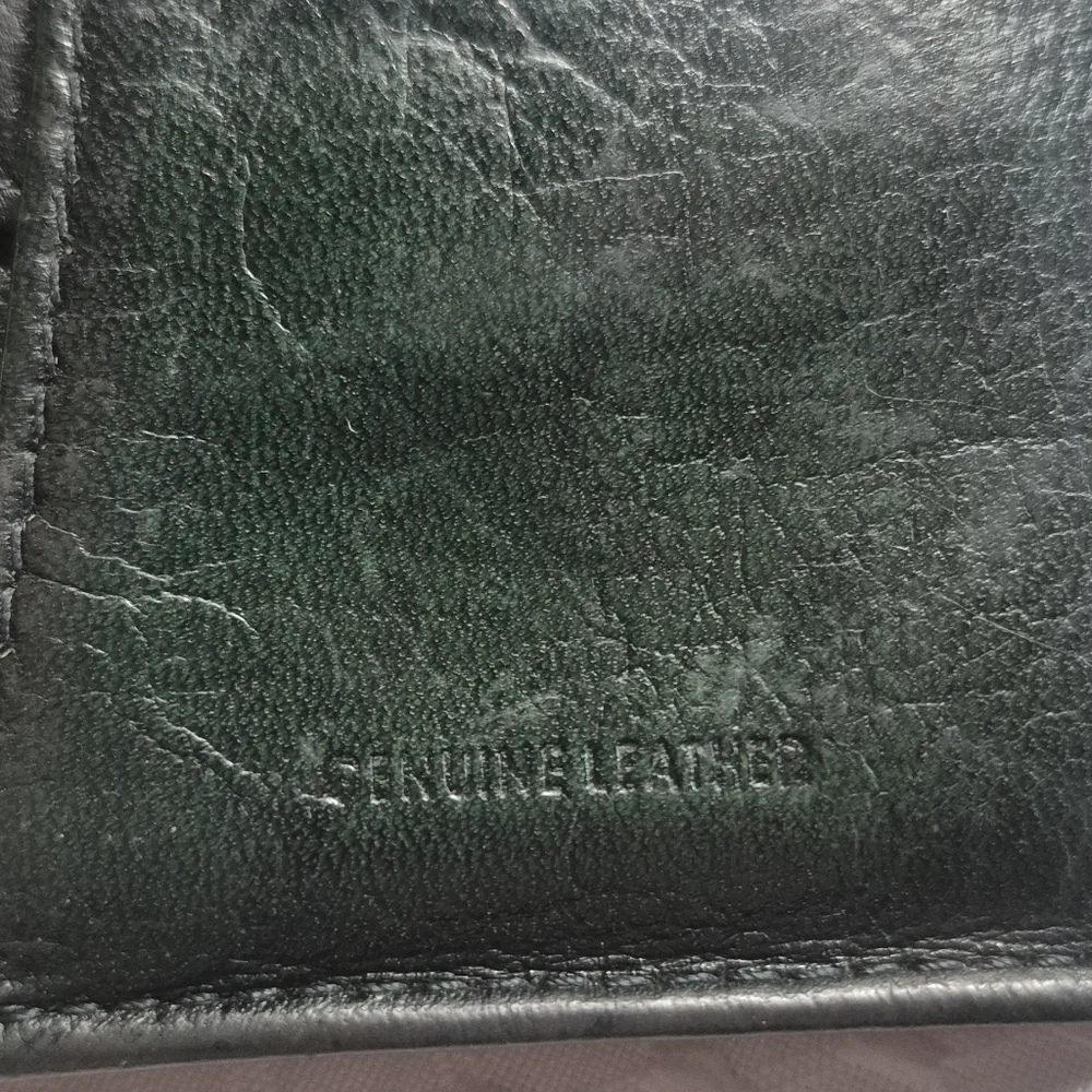LEATHER Wallet in Forest Green. EXCELLENT CONDITION.